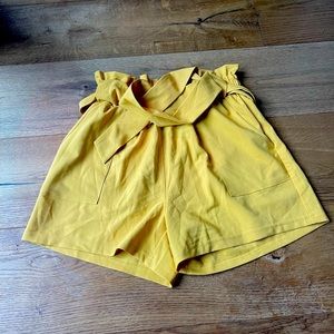 Mustard Paperbag shorts size M